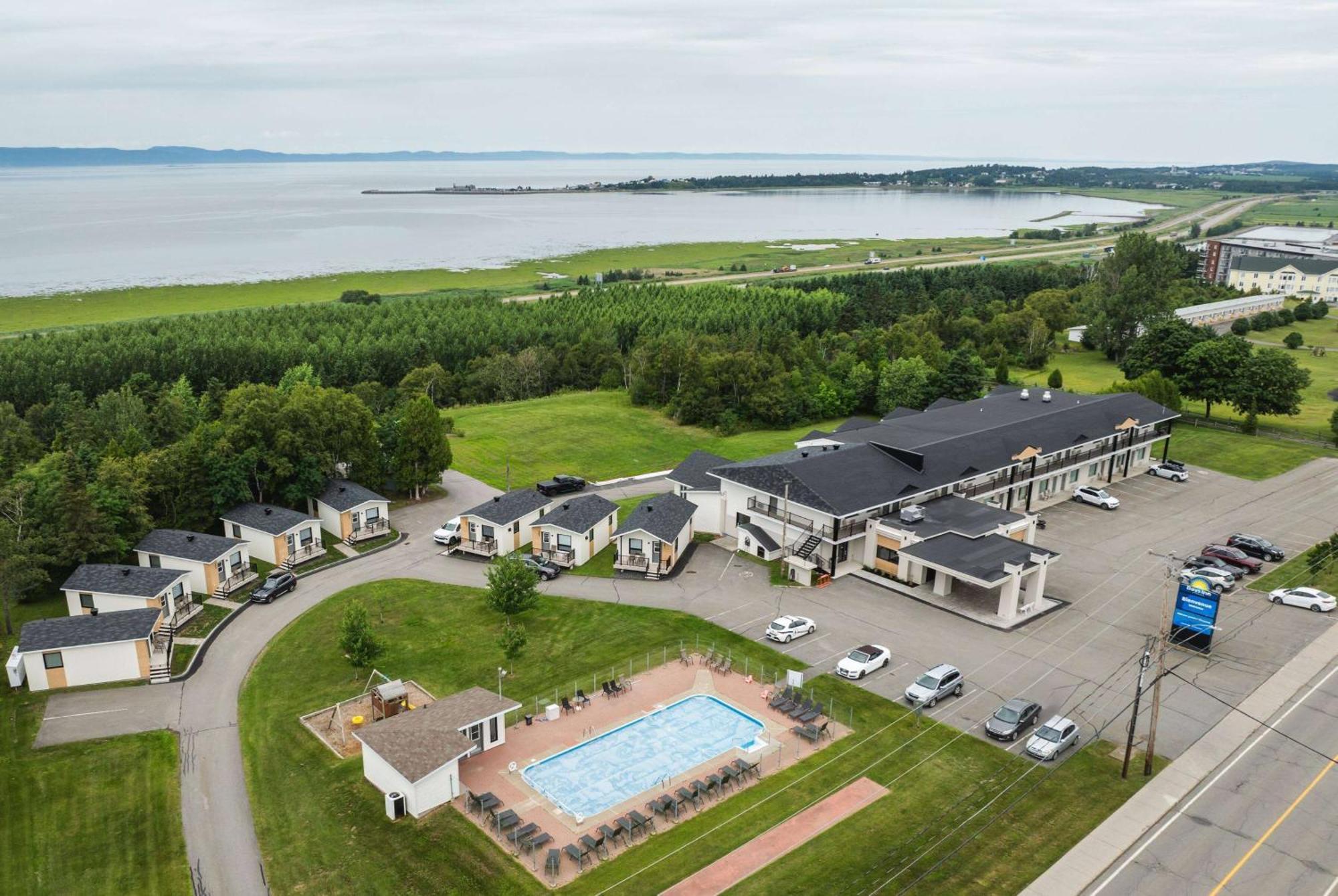 Days Inn By Wyndham Ривьер-дю-Лу Экстерьер фото